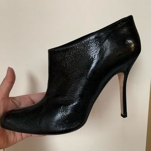 MANOLO BLAHNIK black shiny booties